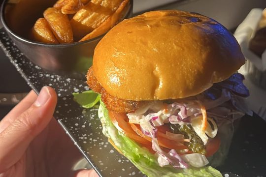 inflight-burger-qatar-airways