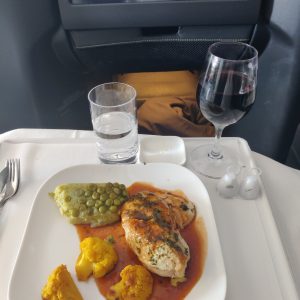 Business-class-meal-with-chicken