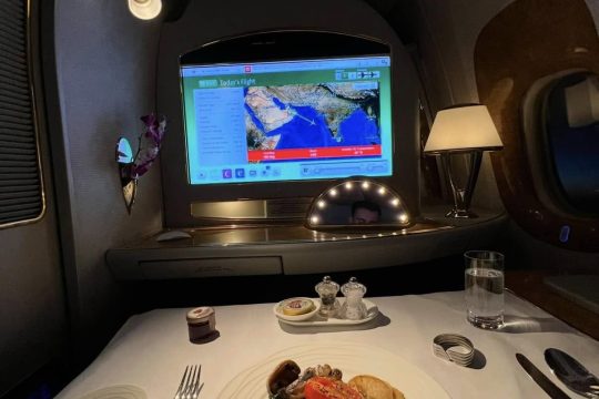 meal-setup-with-an-in-flight-screen