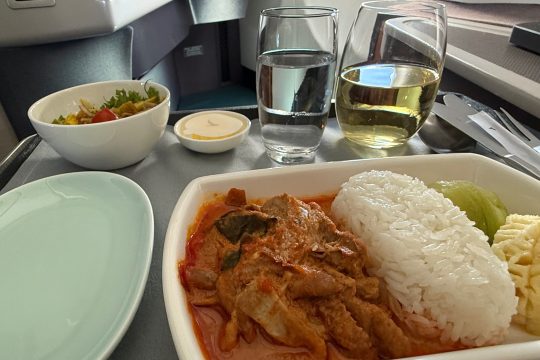 inflight-meal-served