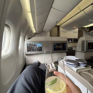 Refreshing-glass-of-lemonade