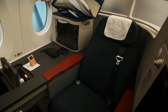 Lufthansa-Business-Suite-Seat