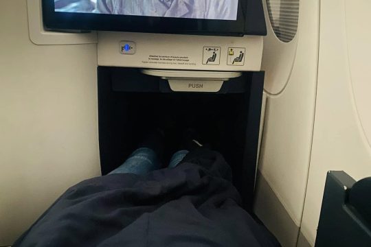 Business-Class-Entertainment