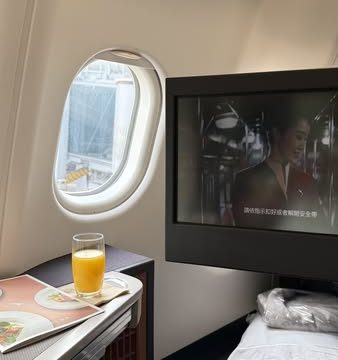 Business-Class-Entertainment
