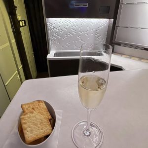 Champagne-and-crackers