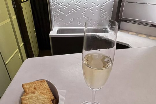 Champagne-and-crackers