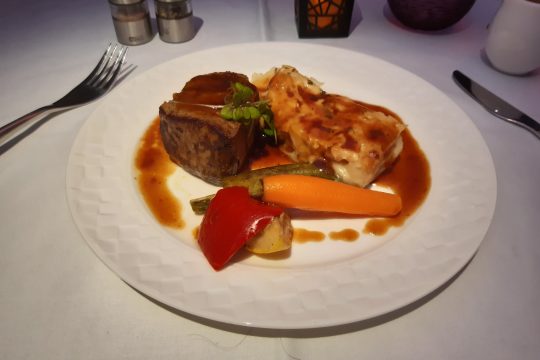 steak-meal-Qatar-Airways