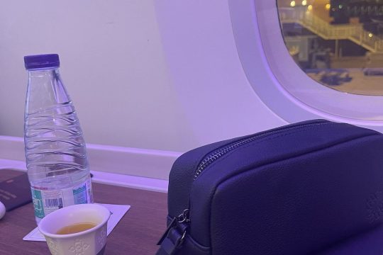 tea-serverd-during-flight