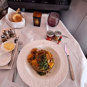 Business-class-meal-on-Qatar-Airways