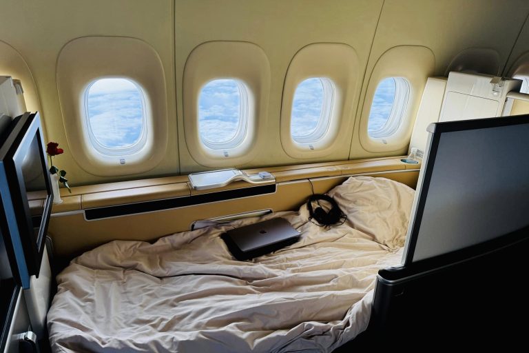 Spacious and fully-flat seat