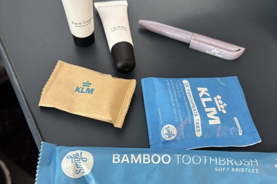 KLM-amenity-kit