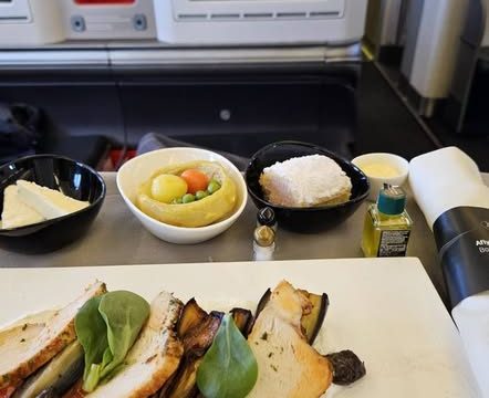 Business-class-meal